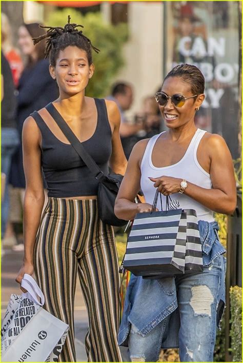 jada pinkett smith butt|Jada Pinkett Smith and daughter Willow both。